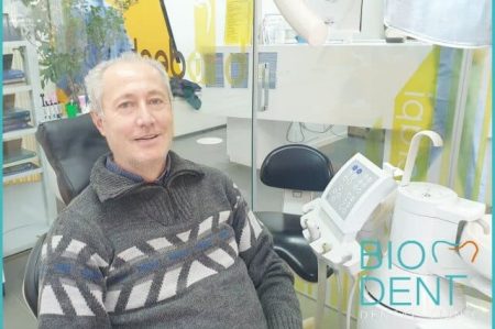 Le cure dentali a Tirana ai problemi di masticazione di Celestino