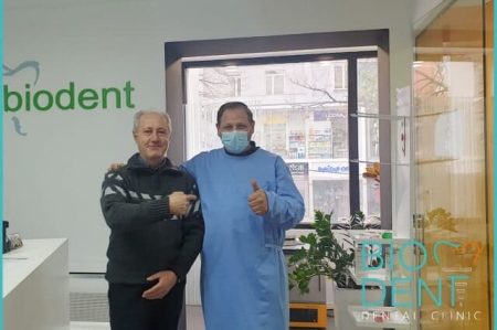 Le cure dentali a Tirana ai problemi di masticazione di Celestino